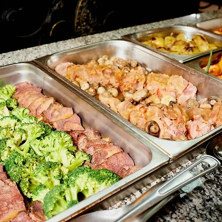 Sunny Forum Hotel 4*