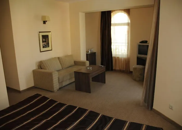 Sunny Forum Отель