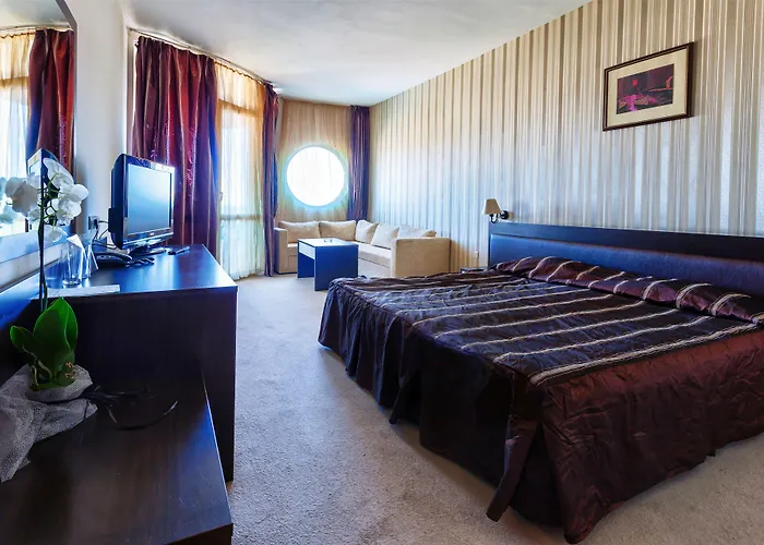 Хотел Sunny Forum 4*